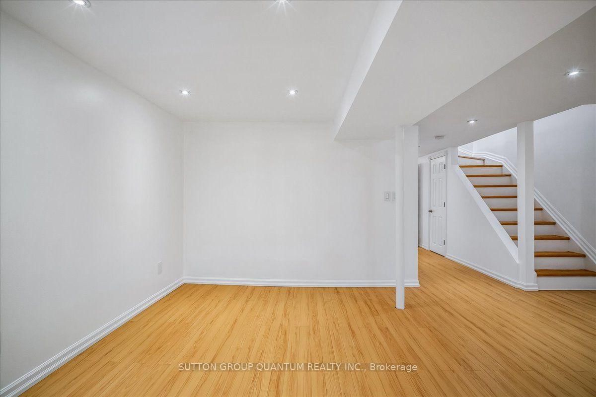 1023 Runnymead Crescent • Oakville, ON photo 30