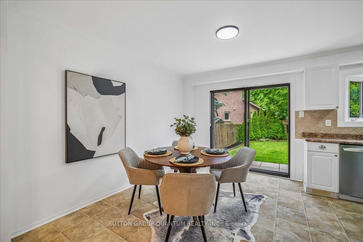 1023 Runnymead Crescent • Oakville, ON photo 8