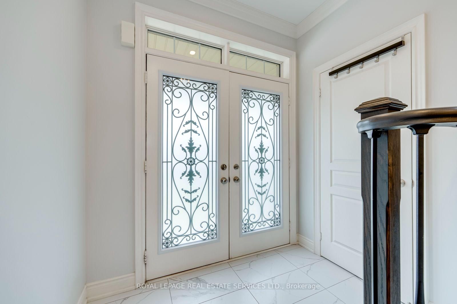 3087 Streamwood Pass • Oakville, ON photo 4