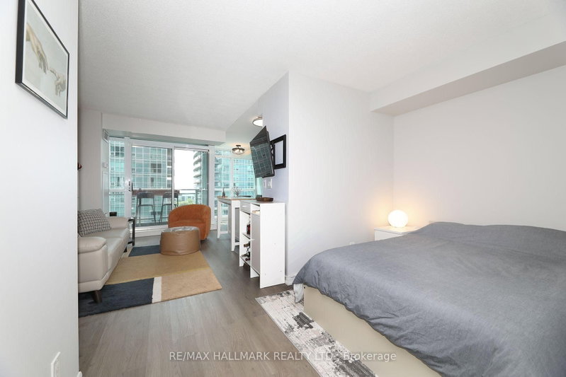 185 Legion Toronto,ON M8Y 0A1 — Photo 7