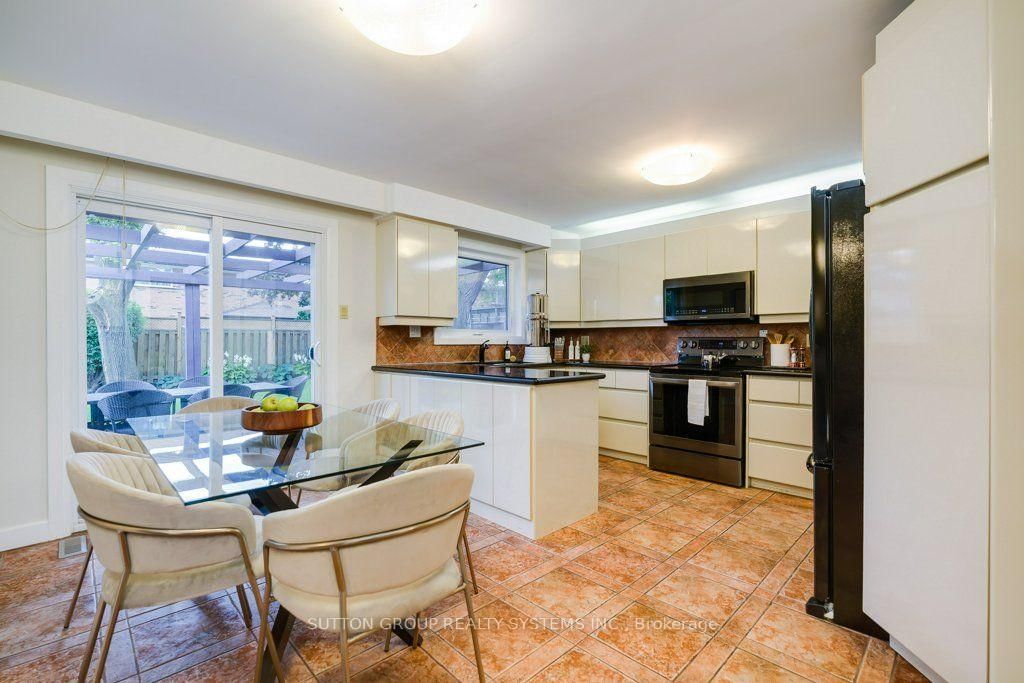 93 Poplar Heights Drive • Toronto, ON photo 11