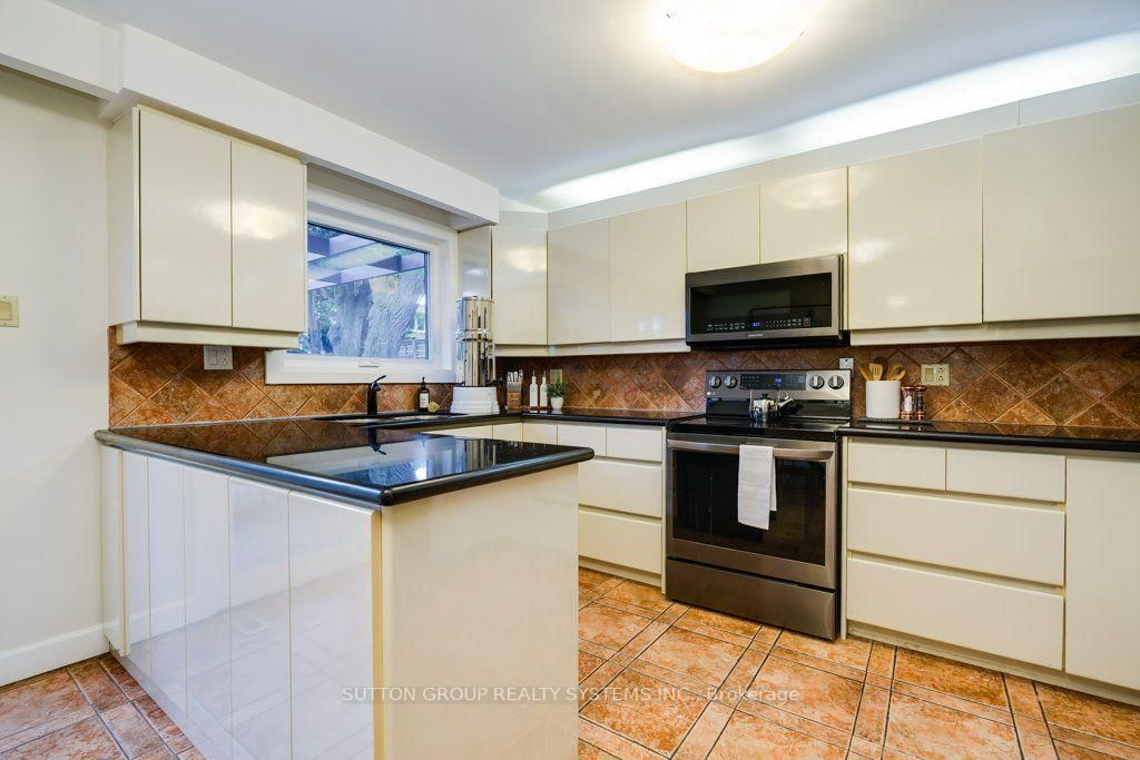 93 Poplar Heights Drive • Toronto, ON photo 13