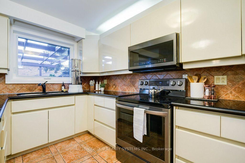 93 Poplar Heights Drive • Toronto, ON photo 15