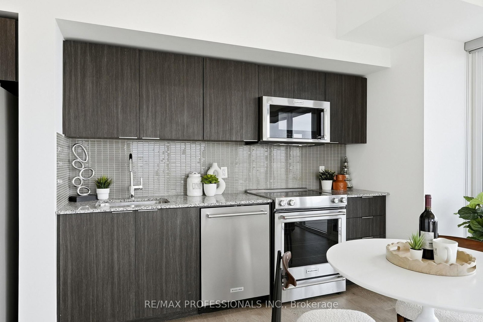 30 Shore Breeze Drive • #2418 • Toronto, ON photo 11