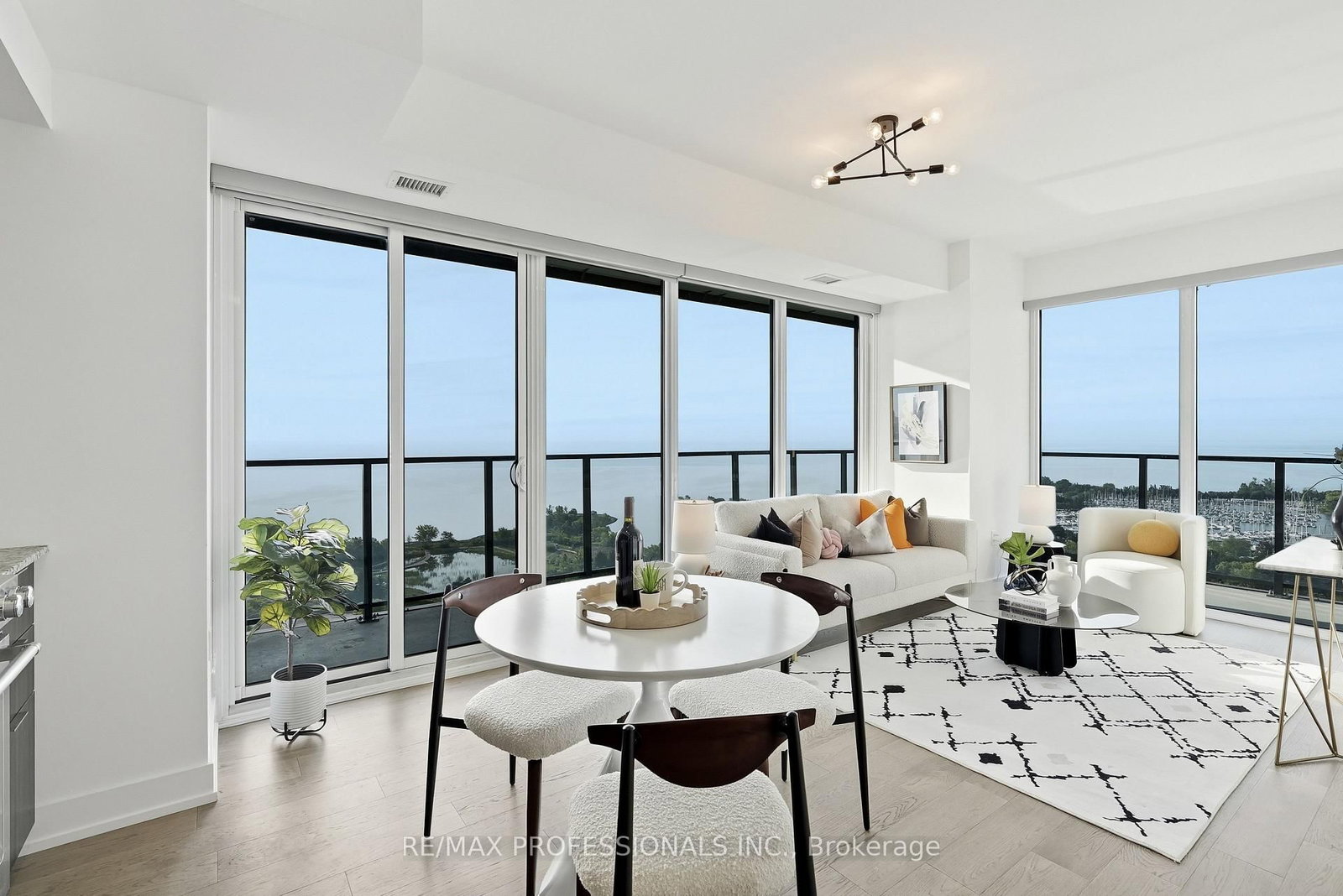 30 Shore Breeze Drive • #2418 • Toronto, ON photo 17
