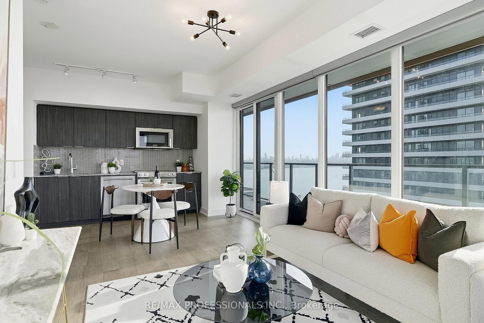 30 Shore Breeze Drive • #2418 • Toronto, ON photo 22