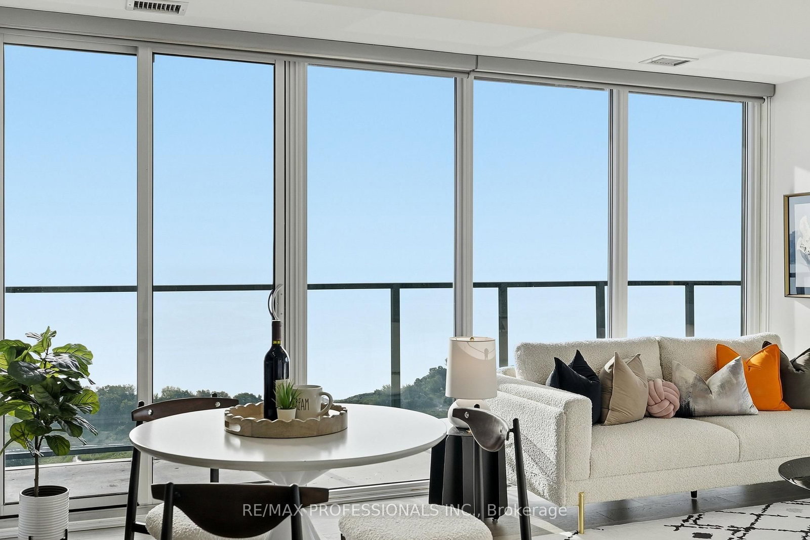 30 Shore Breeze Drive • #2418 • Toronto, ON photo 24