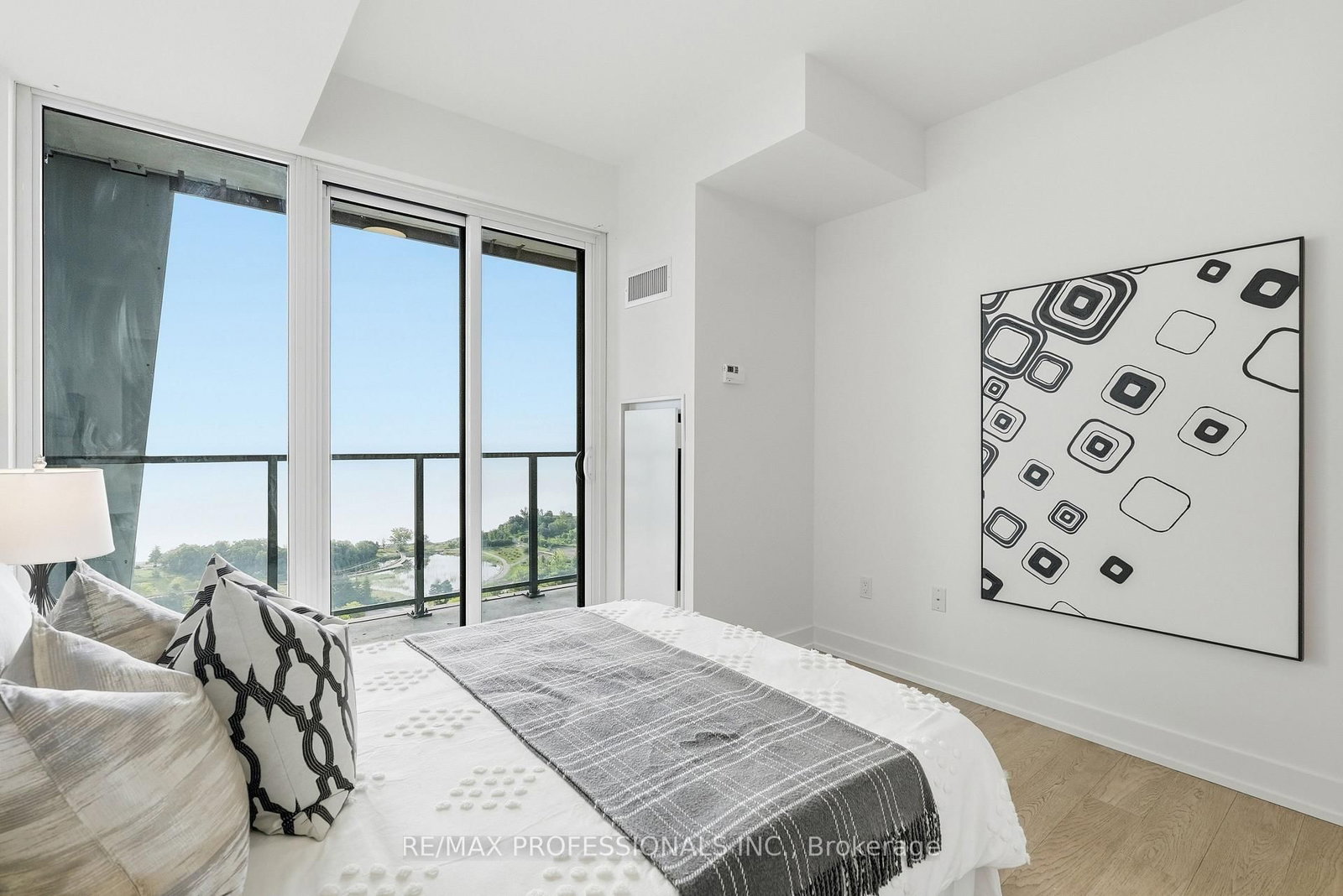 30 Shore Breeze Drive • #2418 • Toronto, ON photo 26