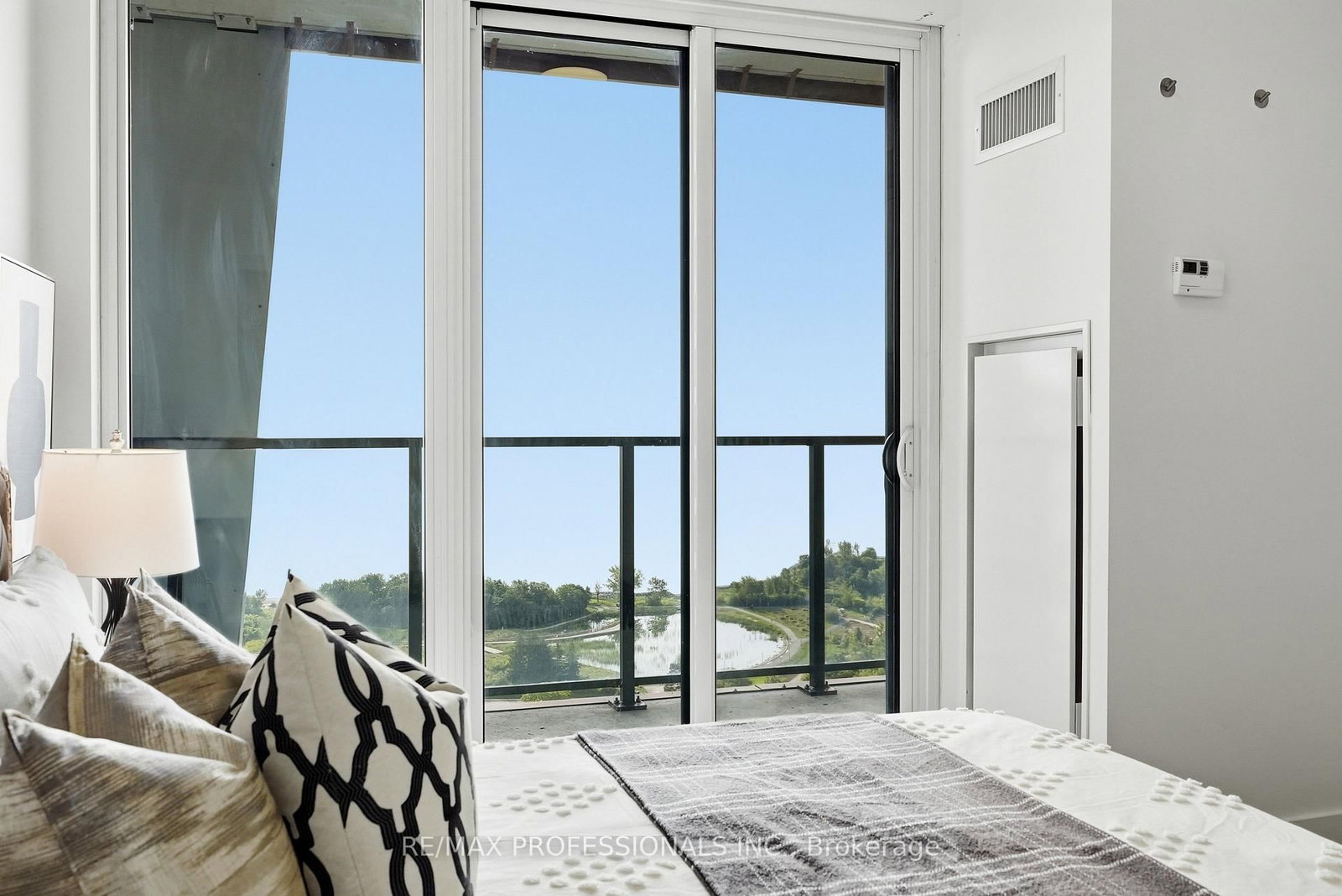 30 Shore Breeze Drive • #2418 • Toronto, ON photo 27