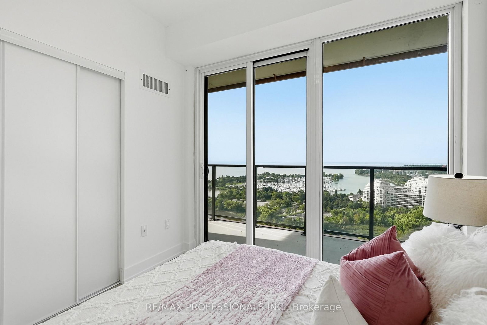 30 Shore Breeze Drive • #2418 • Toronto, ON photo 31