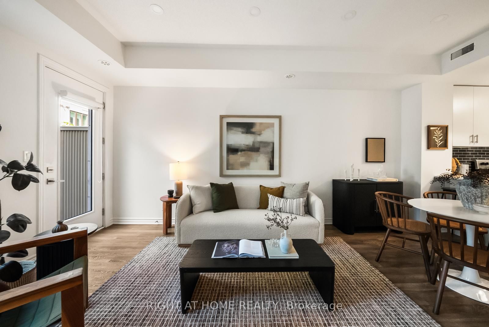 85 Eastwood Park Gardens • #17 • Toronto, ON photo 3
