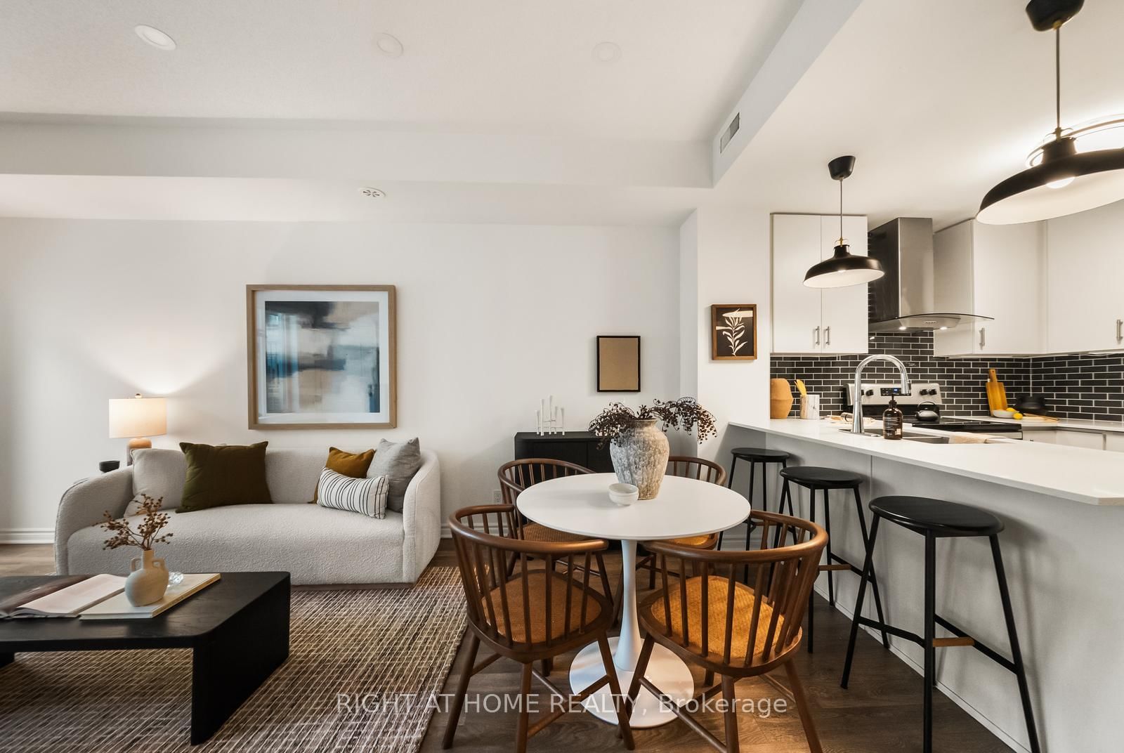 85 Eastwood Park Gardens • #17 • Toronto, ON photo 9