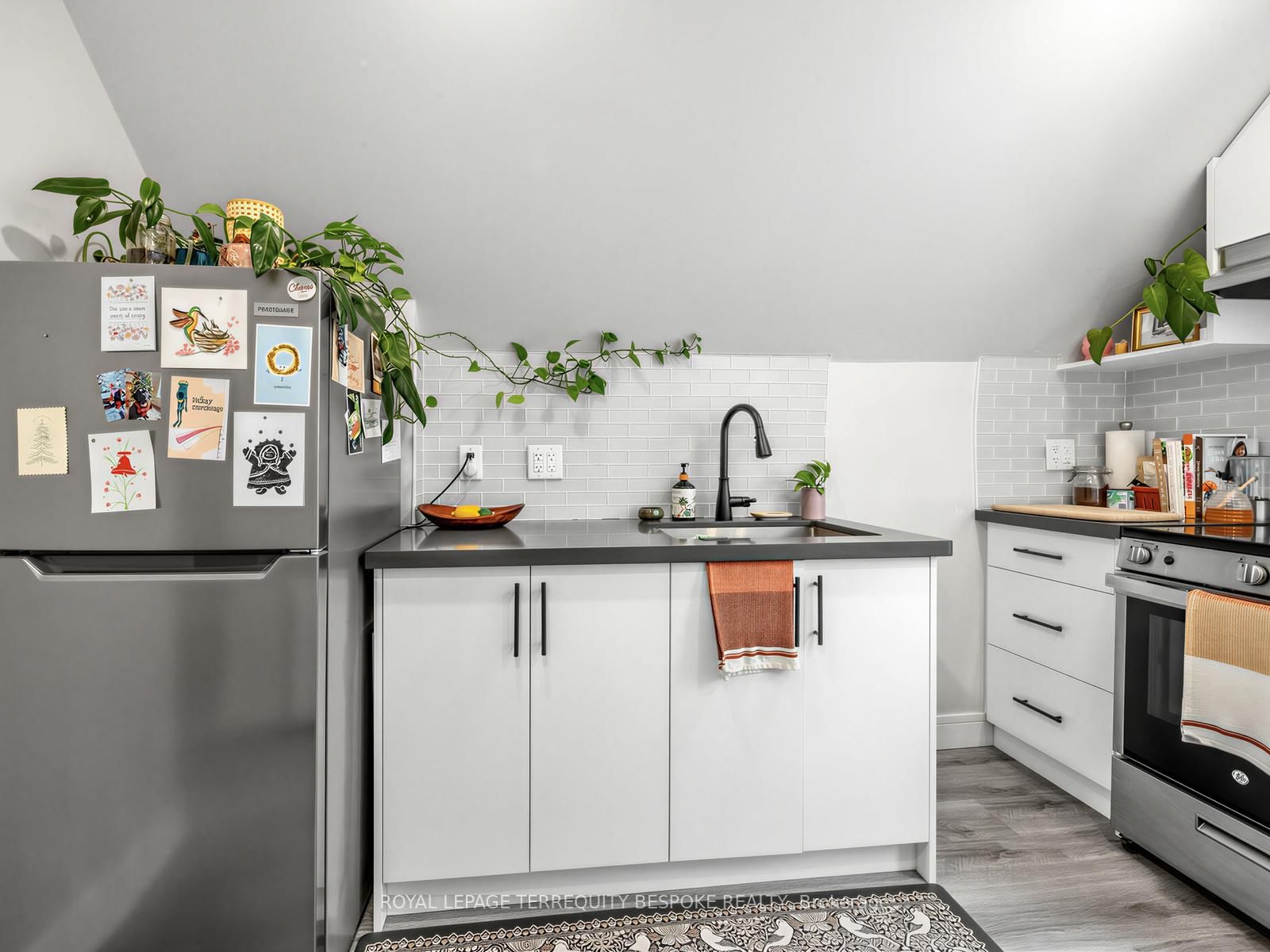 505 Parkside Drive • Toronto, ON photo 14