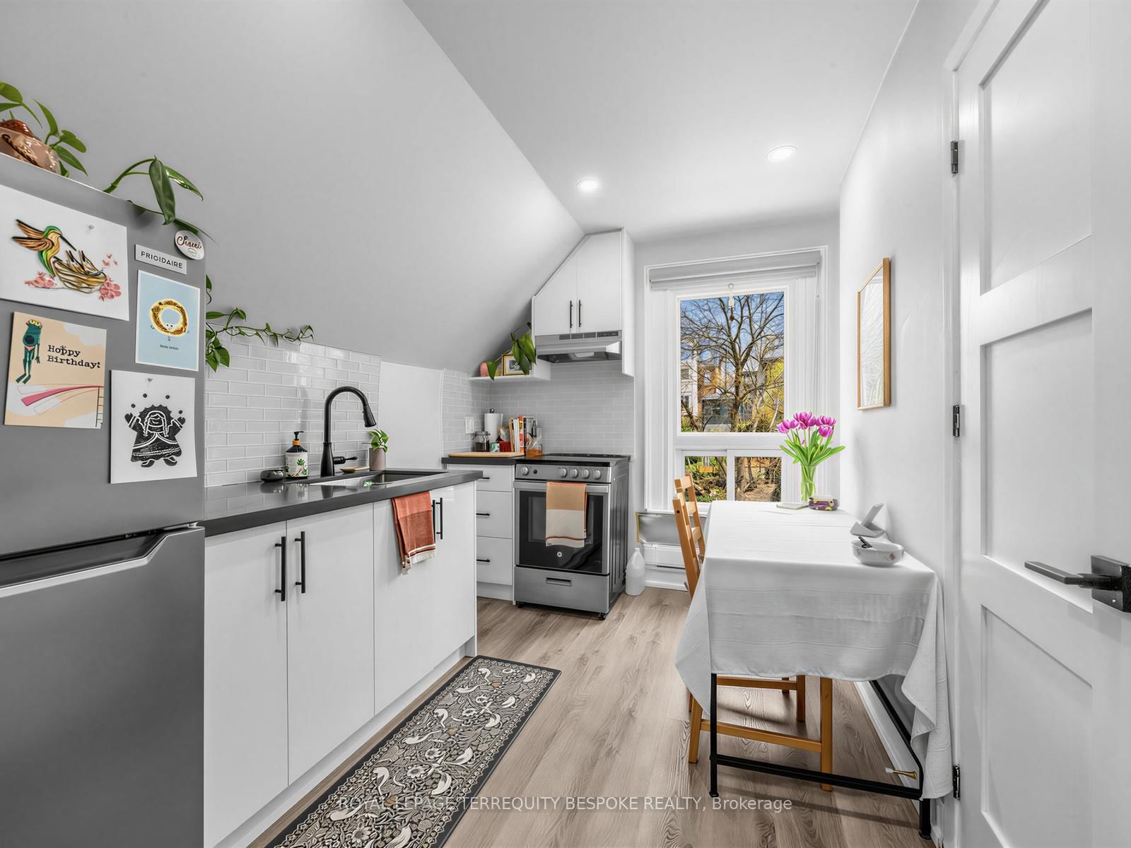 505 Parkside Drive • Toronto, ON photo 15