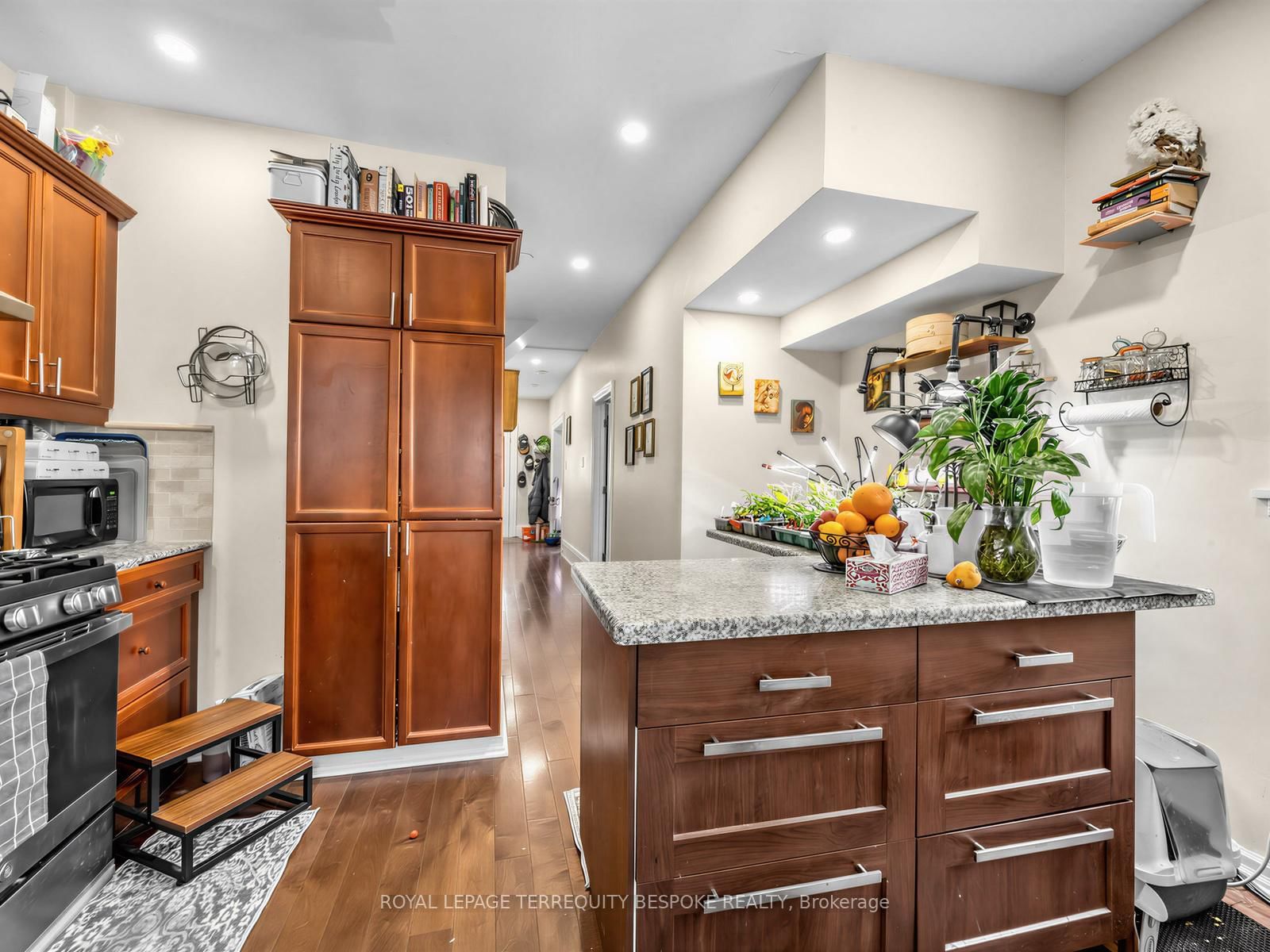 505 Parkside Drive • Toronto, ON photo 26