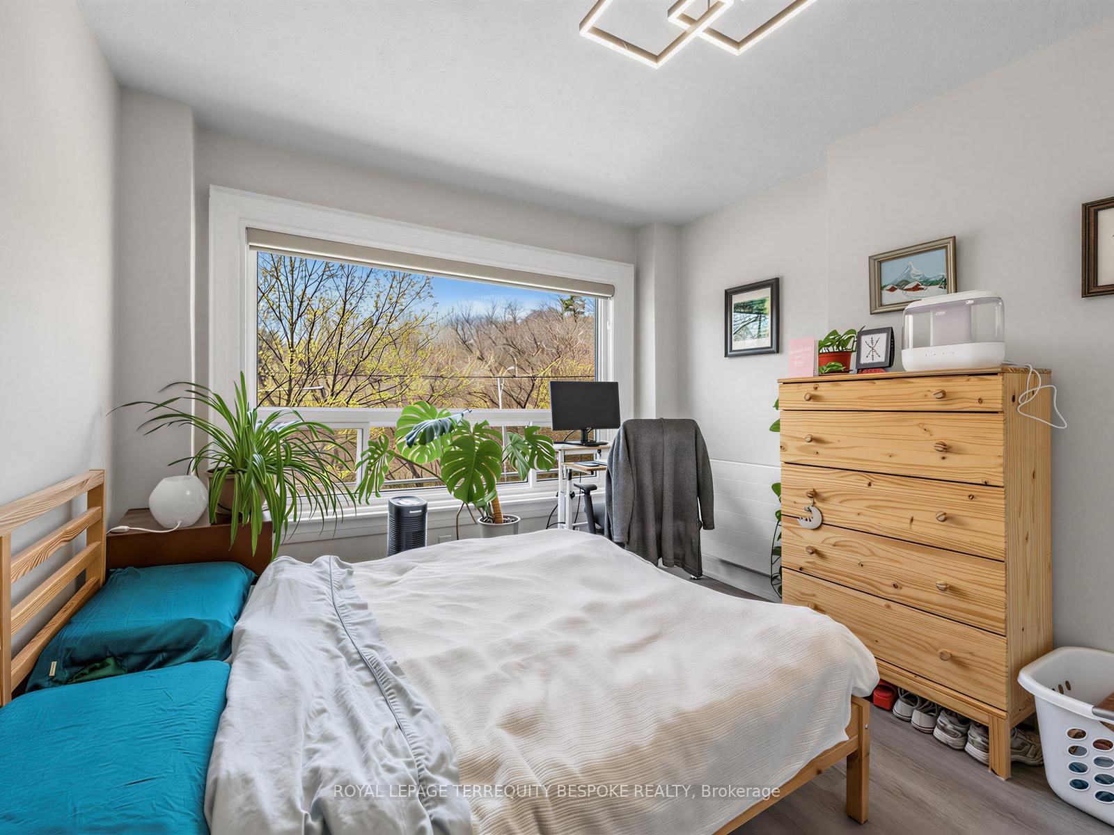 505 Parkside Drive • Toronto, ON photo 5