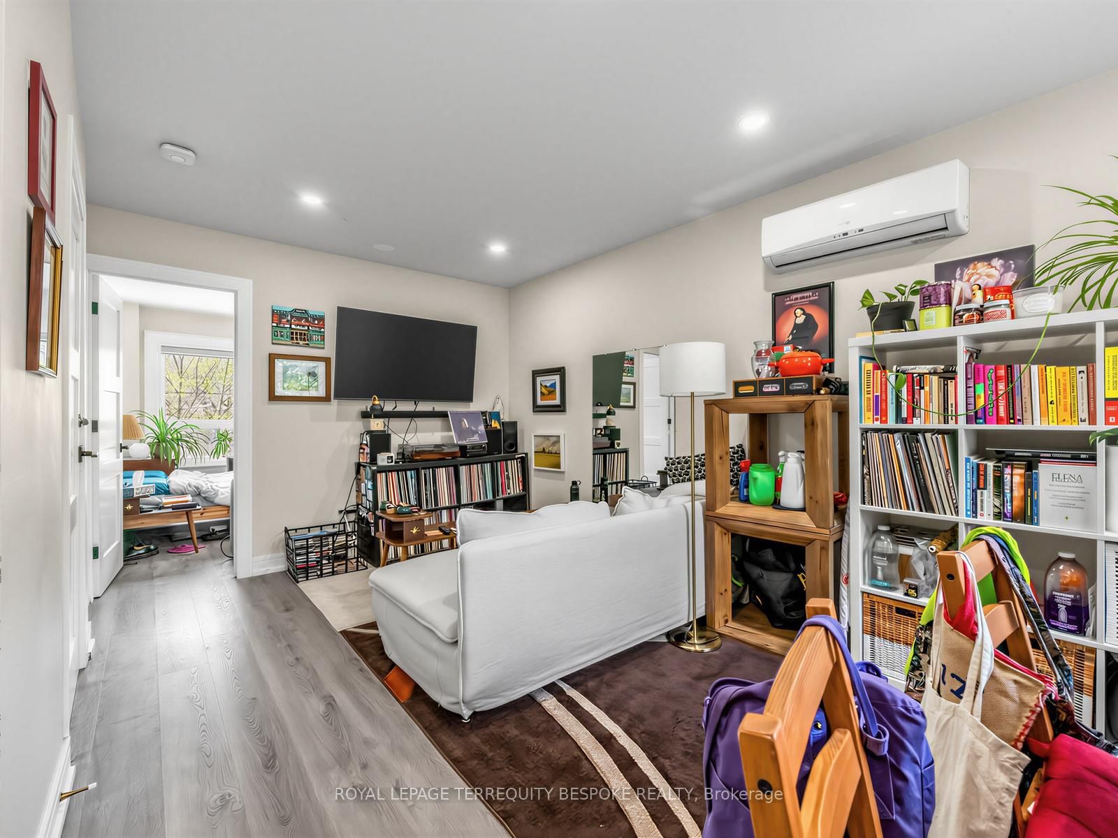 505 Parkside Drive • Toronto, ON photo 6