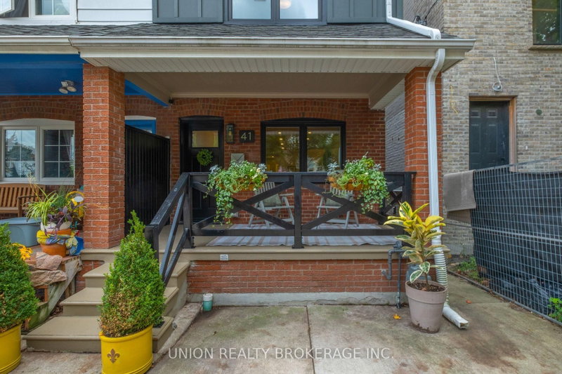 41 Turnberry Avenue