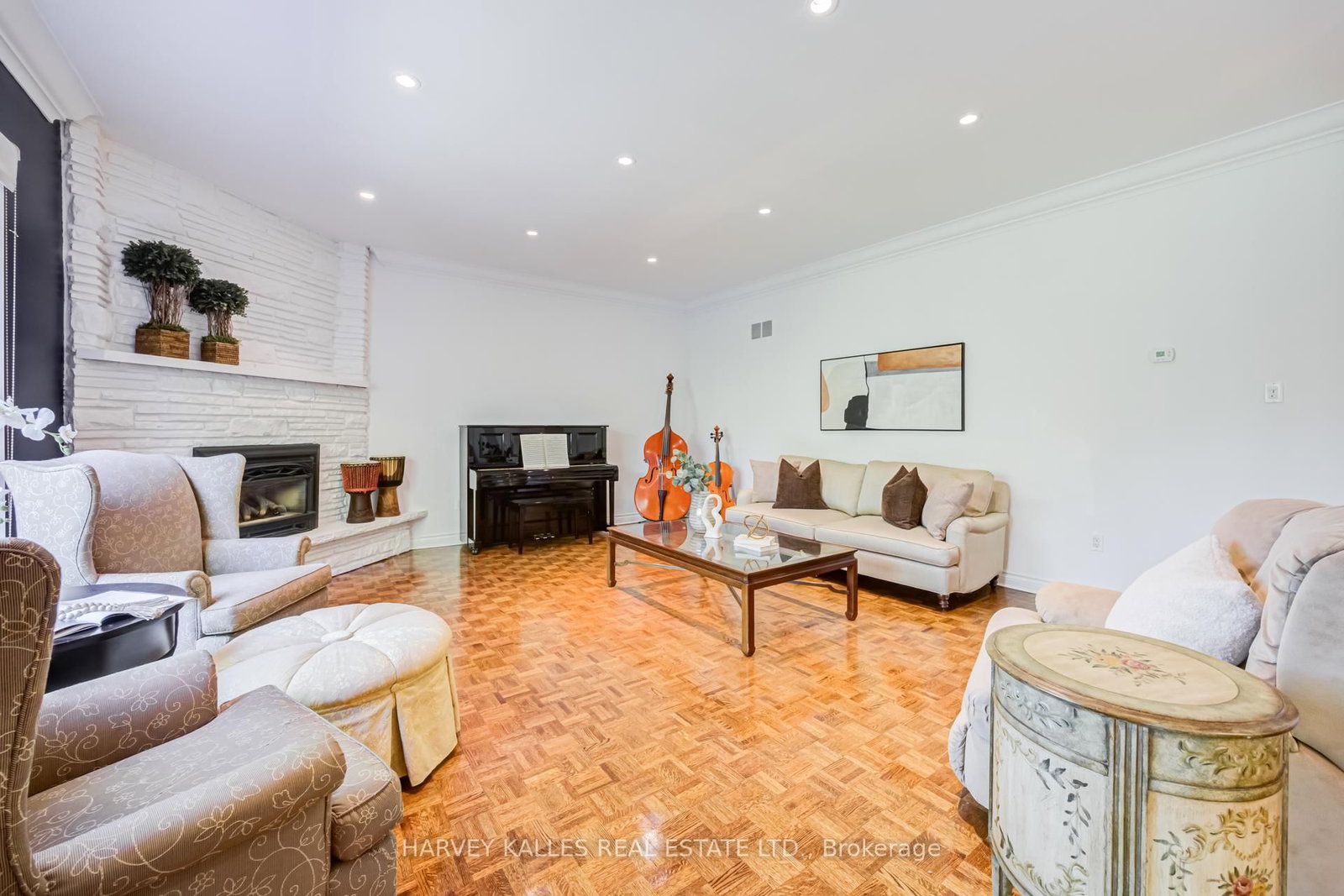 19 Ridgegate Crescent • Toronto, ON photo 10