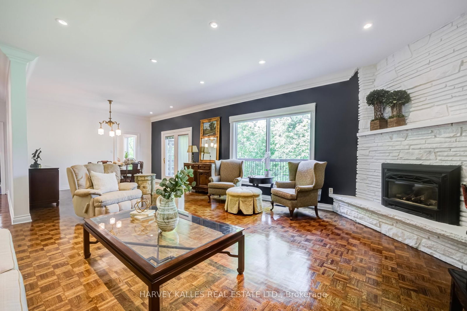 19 Ridgegate Crescent • Toronto, ON photo 11