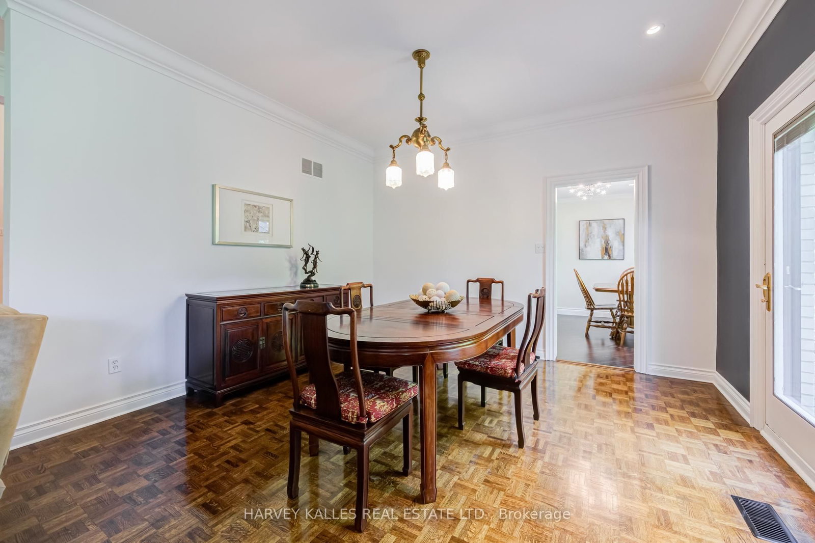 19 Ridgegate Crescent • Toronto, ON photo 12