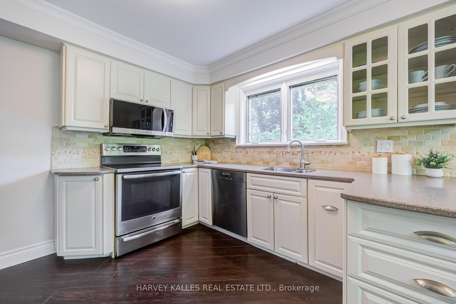 19 Ridgegate Crescent • Toronto, ON photo 17