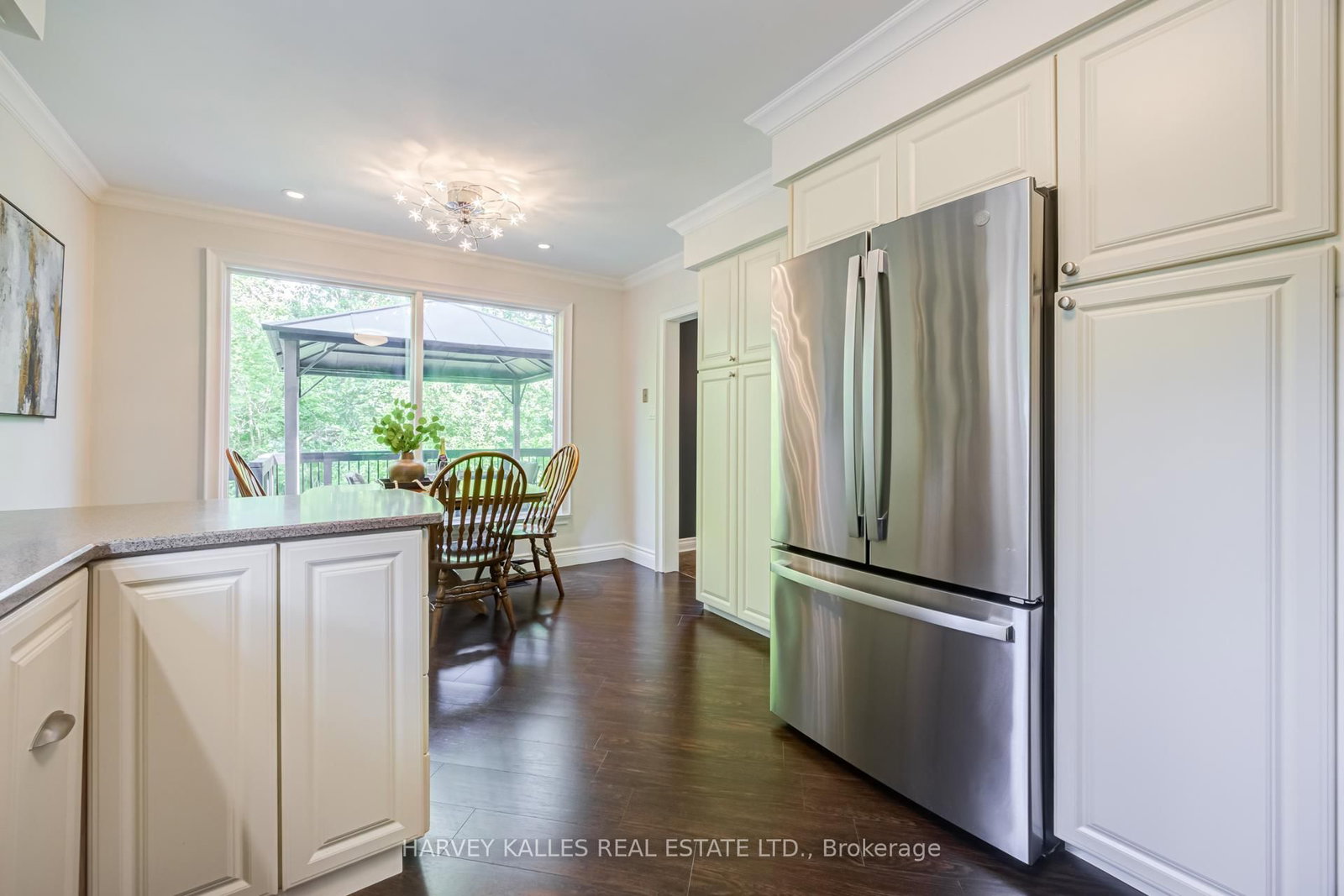 19 Ridgegate Crescent • Toronto, ON photo 18