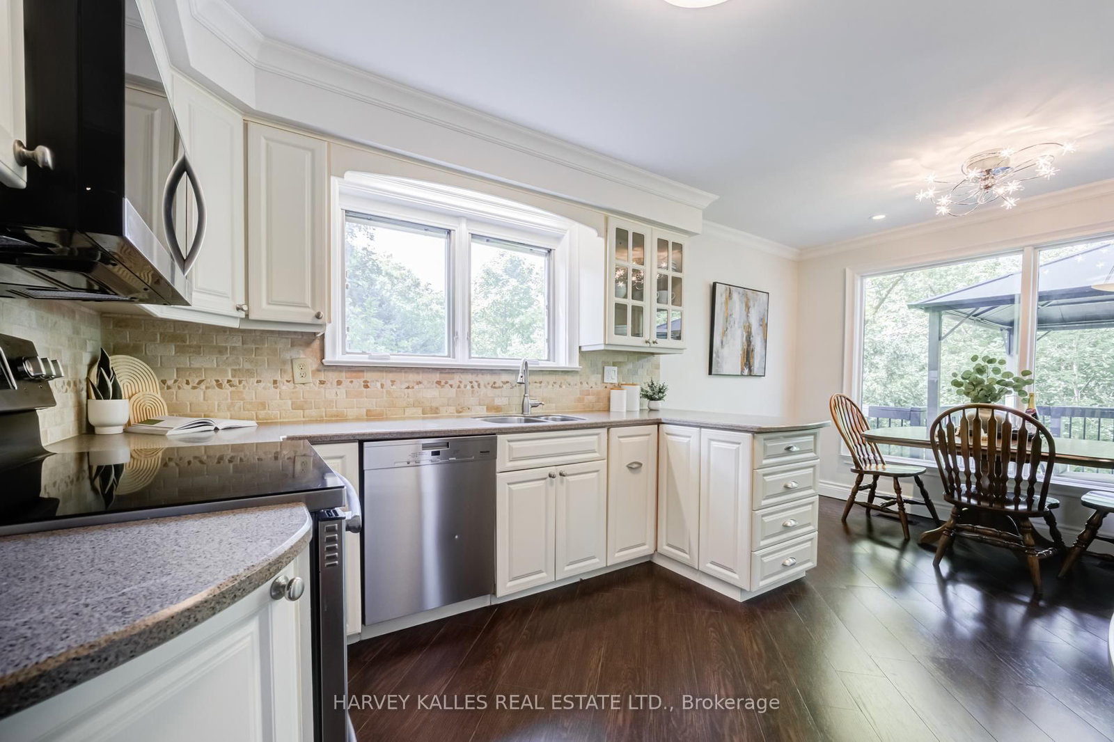 19 Ridgegate Crescent • Toronto, ON photo 19