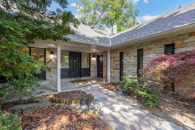 19 Ridgegate Crescent