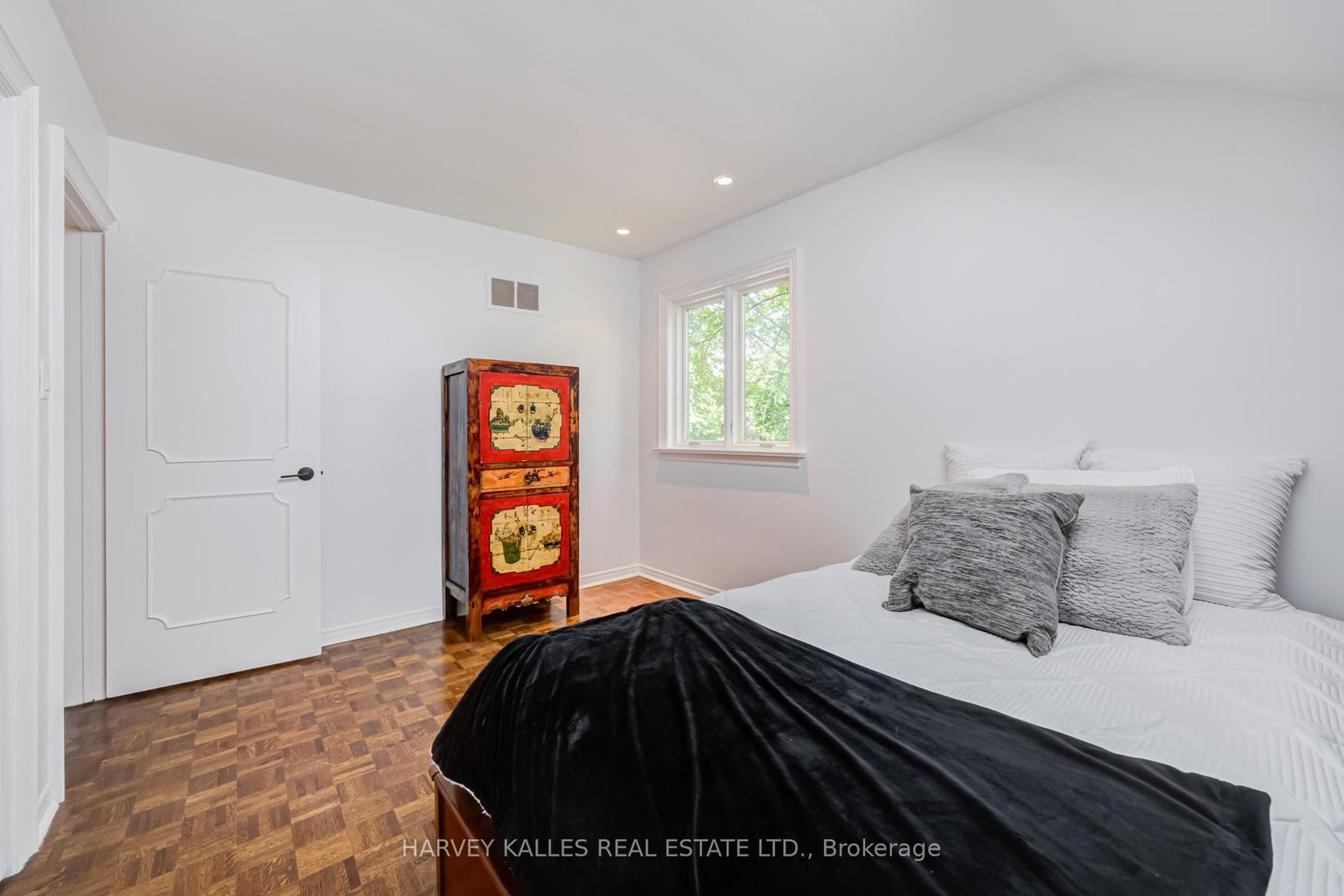 19 Ridgegate Crescent • Toronto, ON photo 28