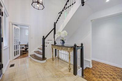 19 Ridgegate Crescent • Toronto, ON photo 4