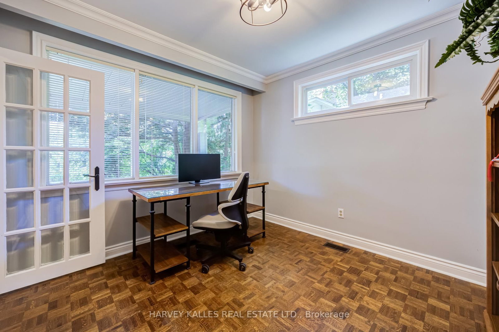 19 Ridgegate Crescent • Toronto, ON photo 5
