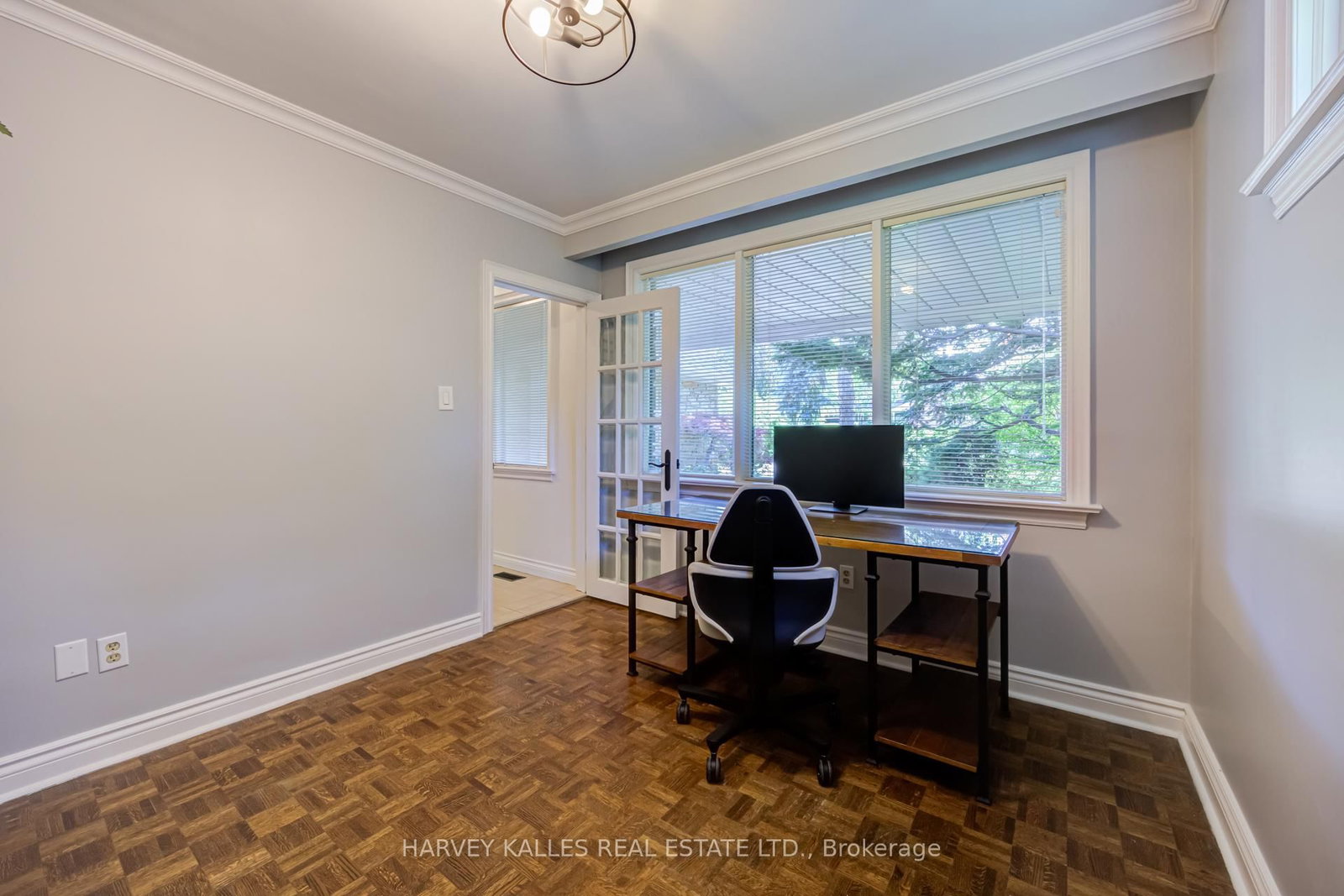 19 Ridgegate Crescent • Toronto, ON photo 6
