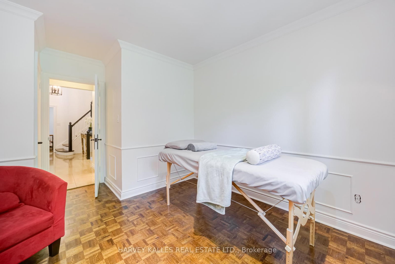 19 Ridgegate Crescent • Toronto, ON photo 8