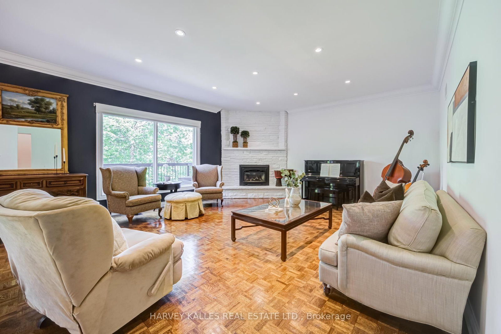 19 Ridgegate Crescent • Toronto, ON photo 9