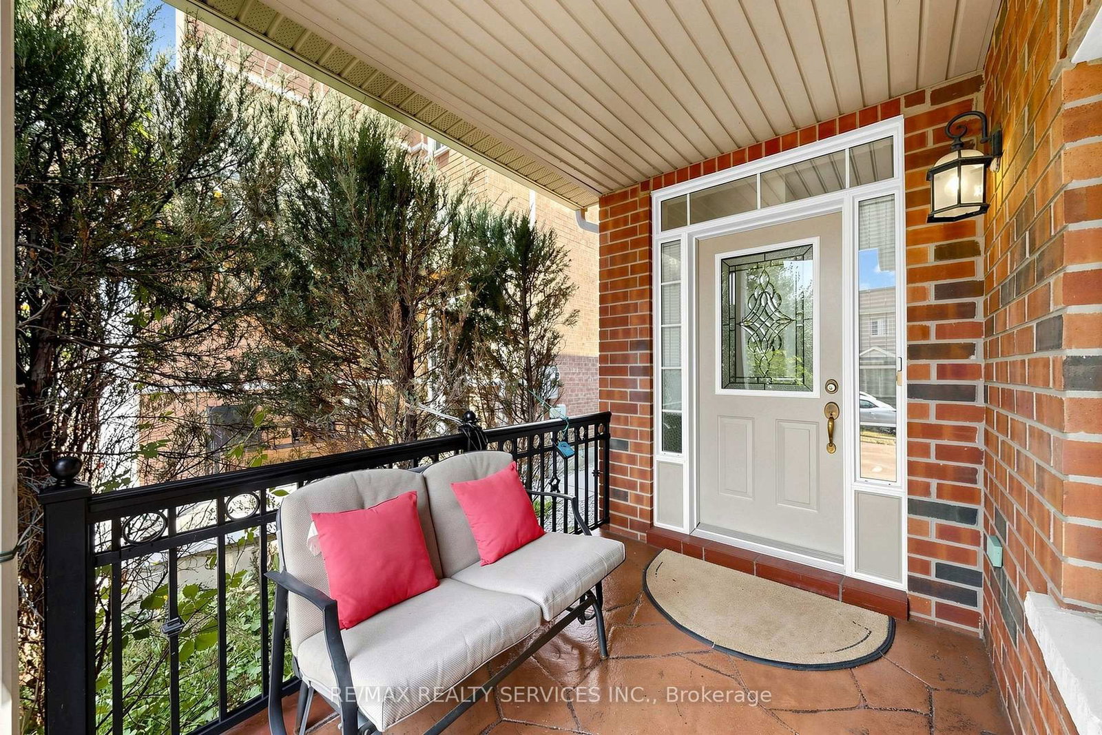 50 Rocky Point Crescent • Brampton, ON photo 3