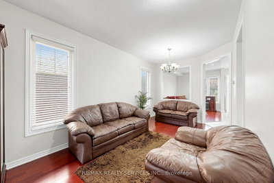 50 Rocky Point Crescent • Brampton, ON photo 8