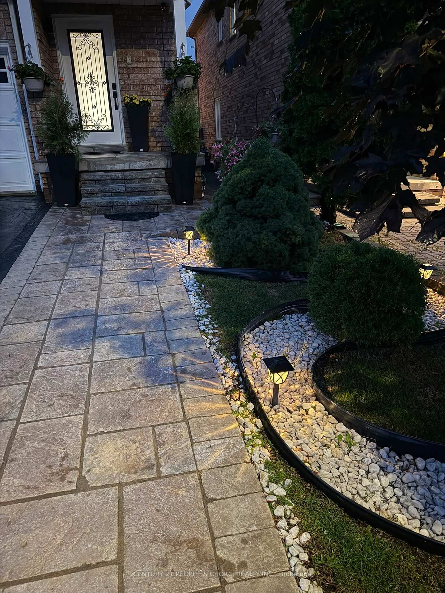 644 Madame Street • Mississauga, ON photo 4
