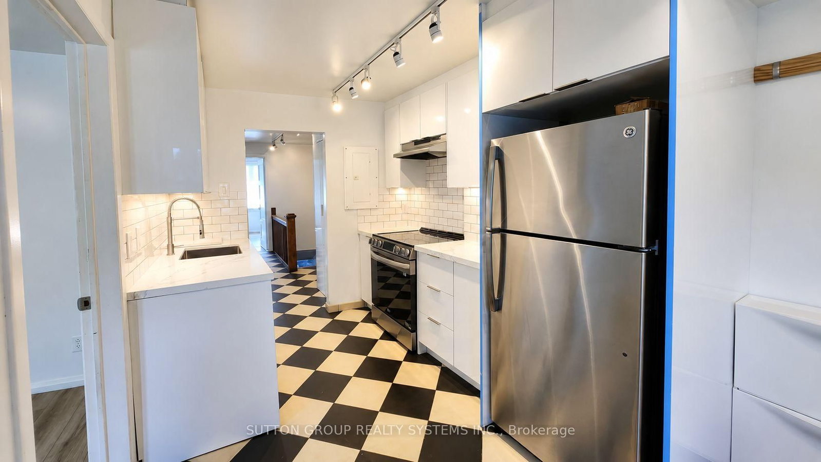 2nd Floor - 616 Rogers Road, Toronto 2