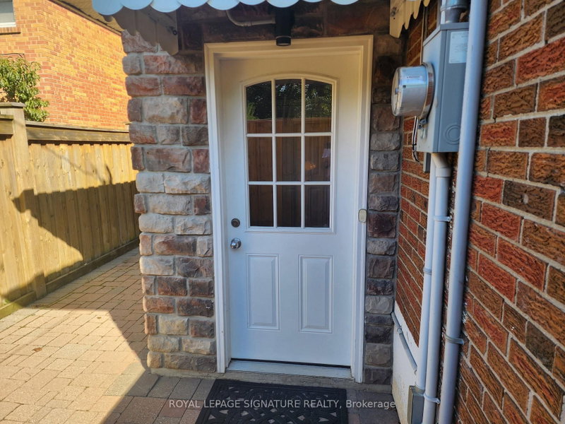 35 Summitcrest Drive