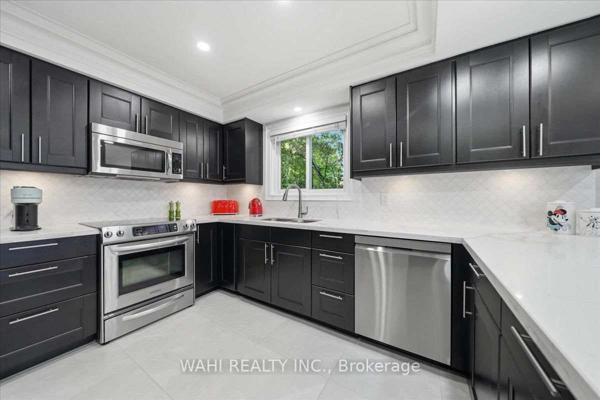 1141 Vicki Mississauga,ON L5C 2X9 — Photo 4