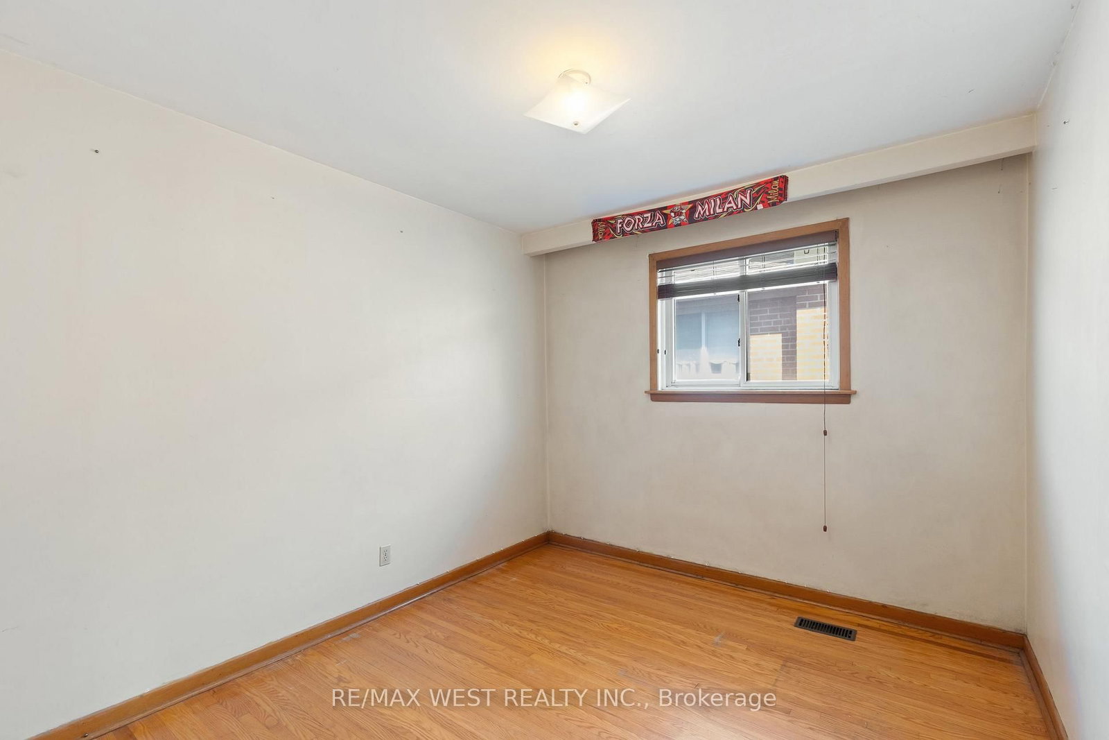 25 Apted Avenue • Toronto, ON photo 10