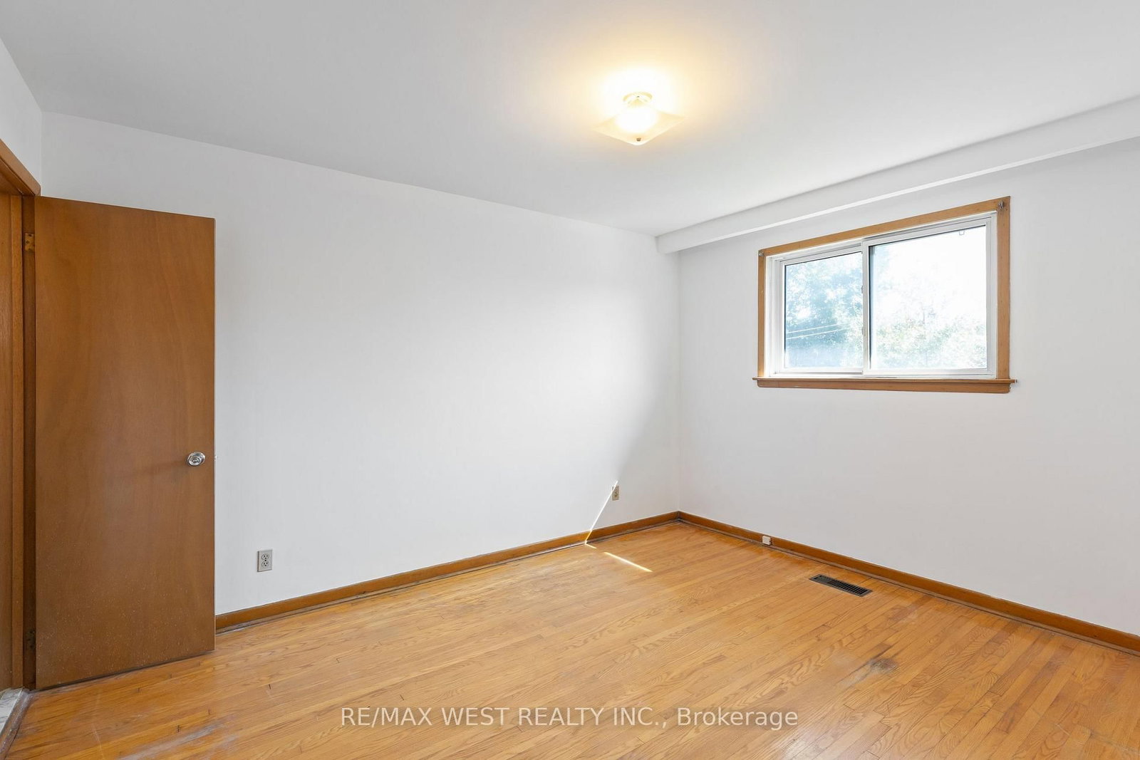 25 Apted Avenue • Toronto, ON photo 13