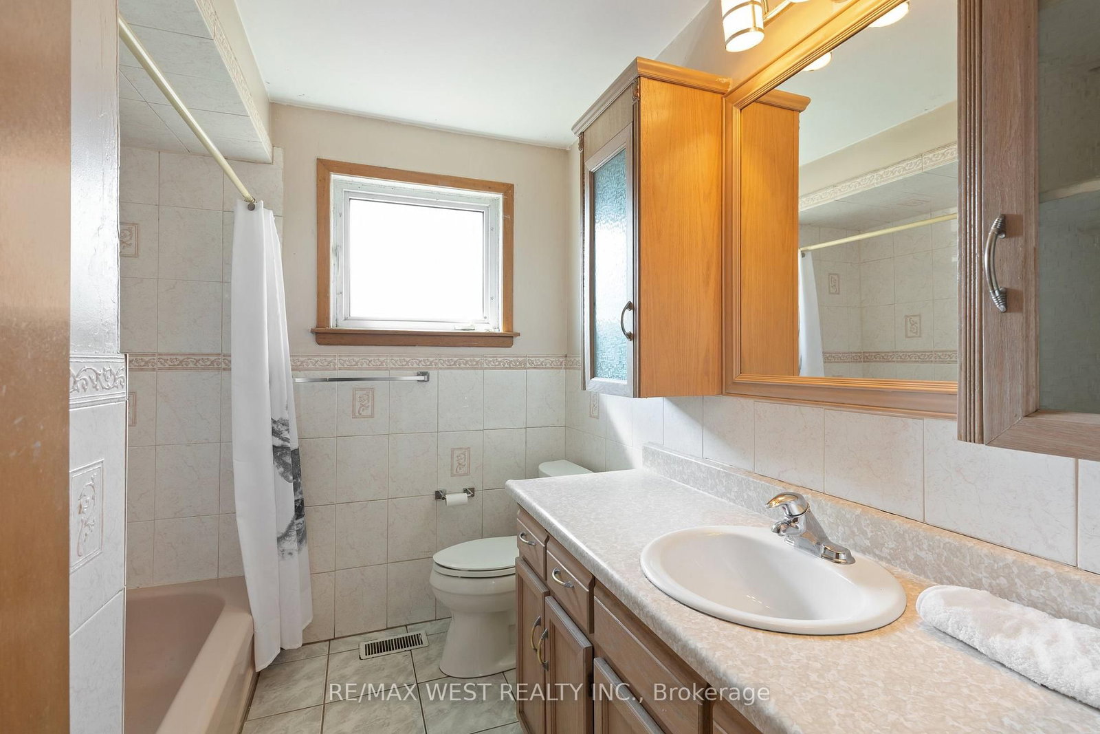 25 Apted Avenue • Toronto, ON photo 16