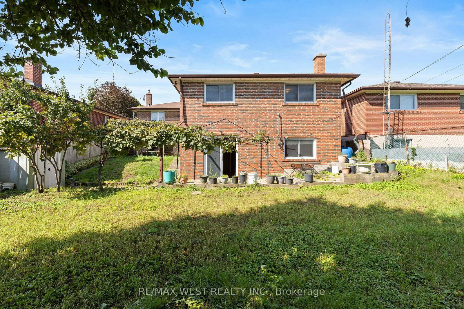 25 Apted Avenue • Toronto, ON photo 27