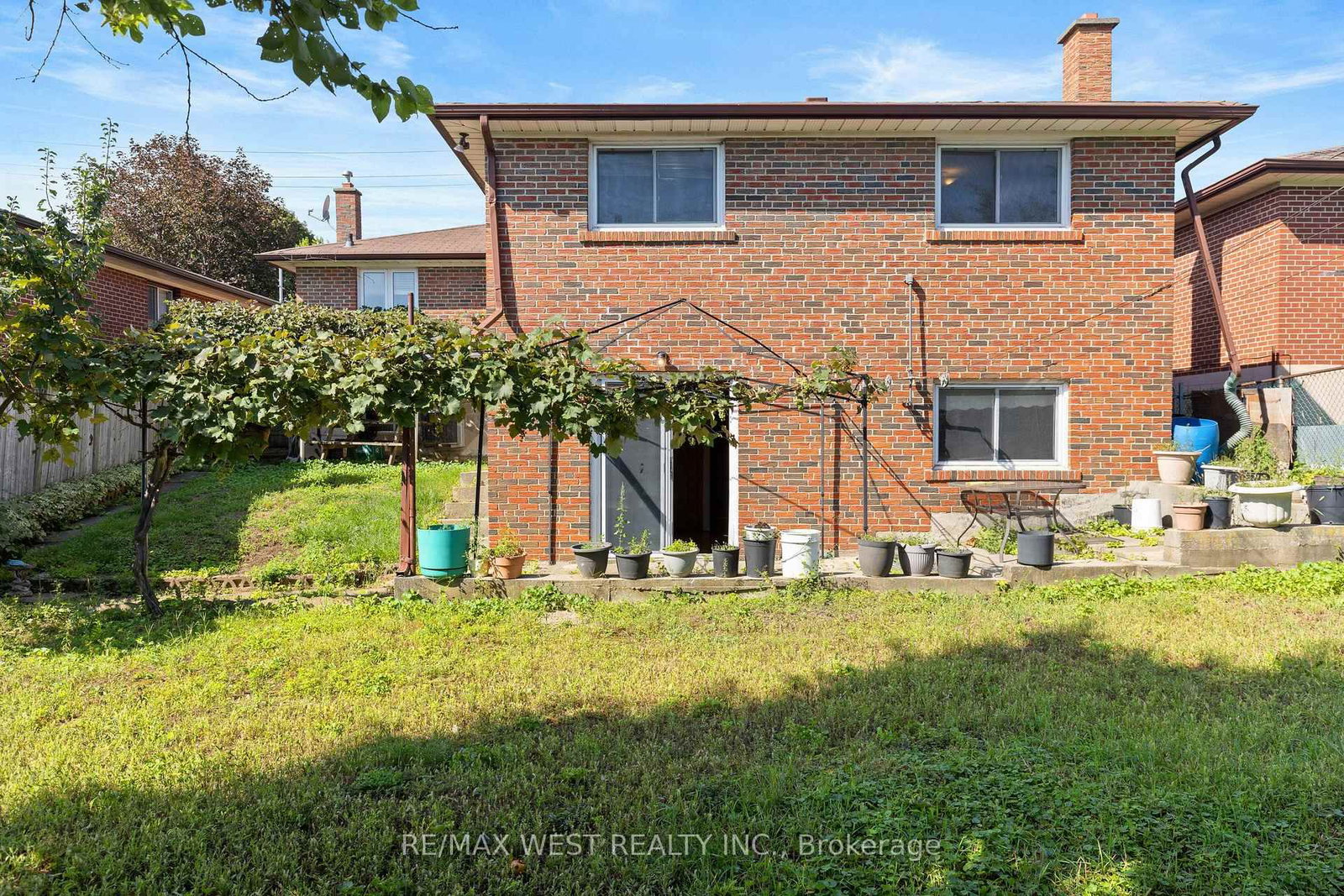 25 Apted Avenue • Toronto, ON photo 28