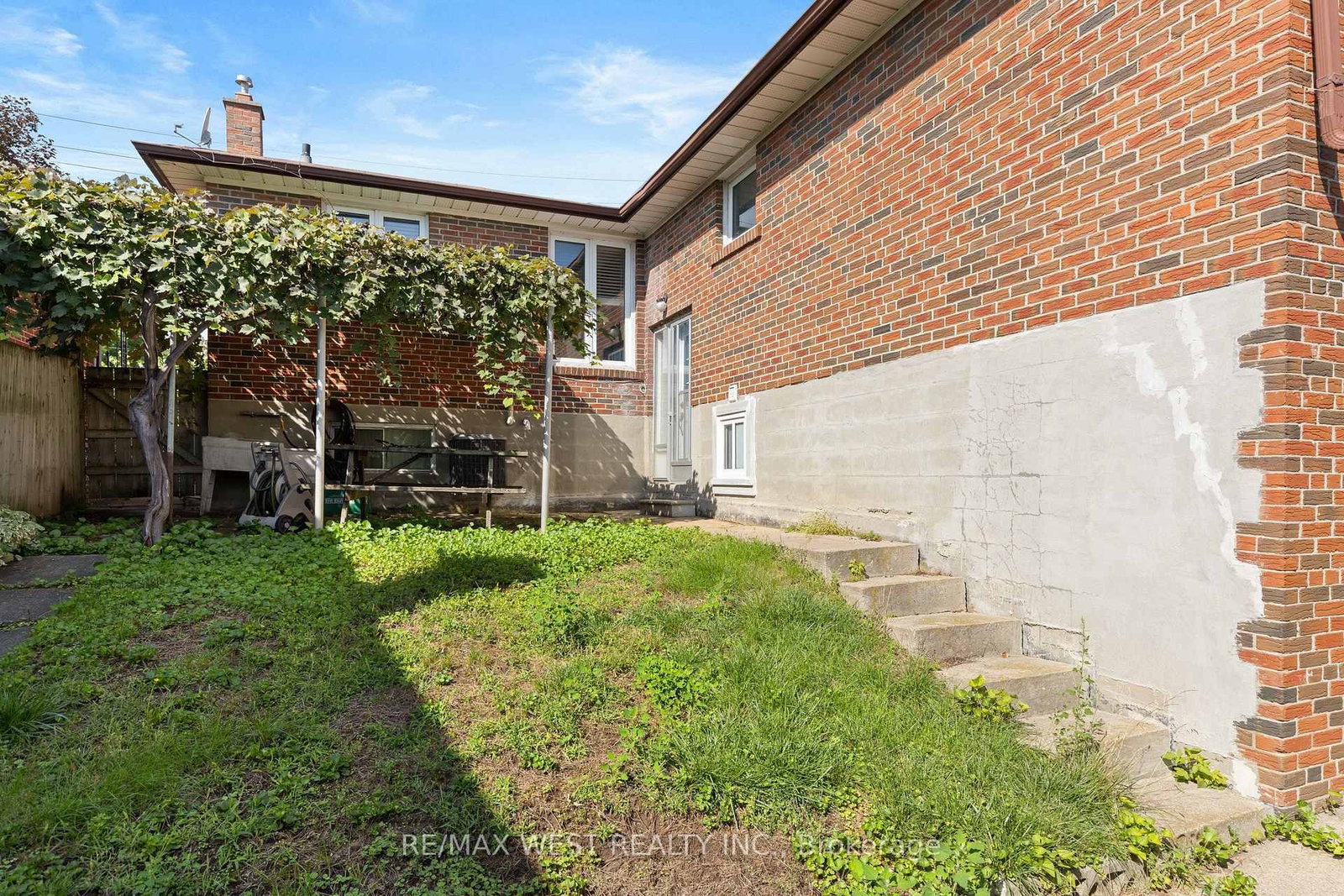 25 Apted Avenue • Toronto, ON photo 29