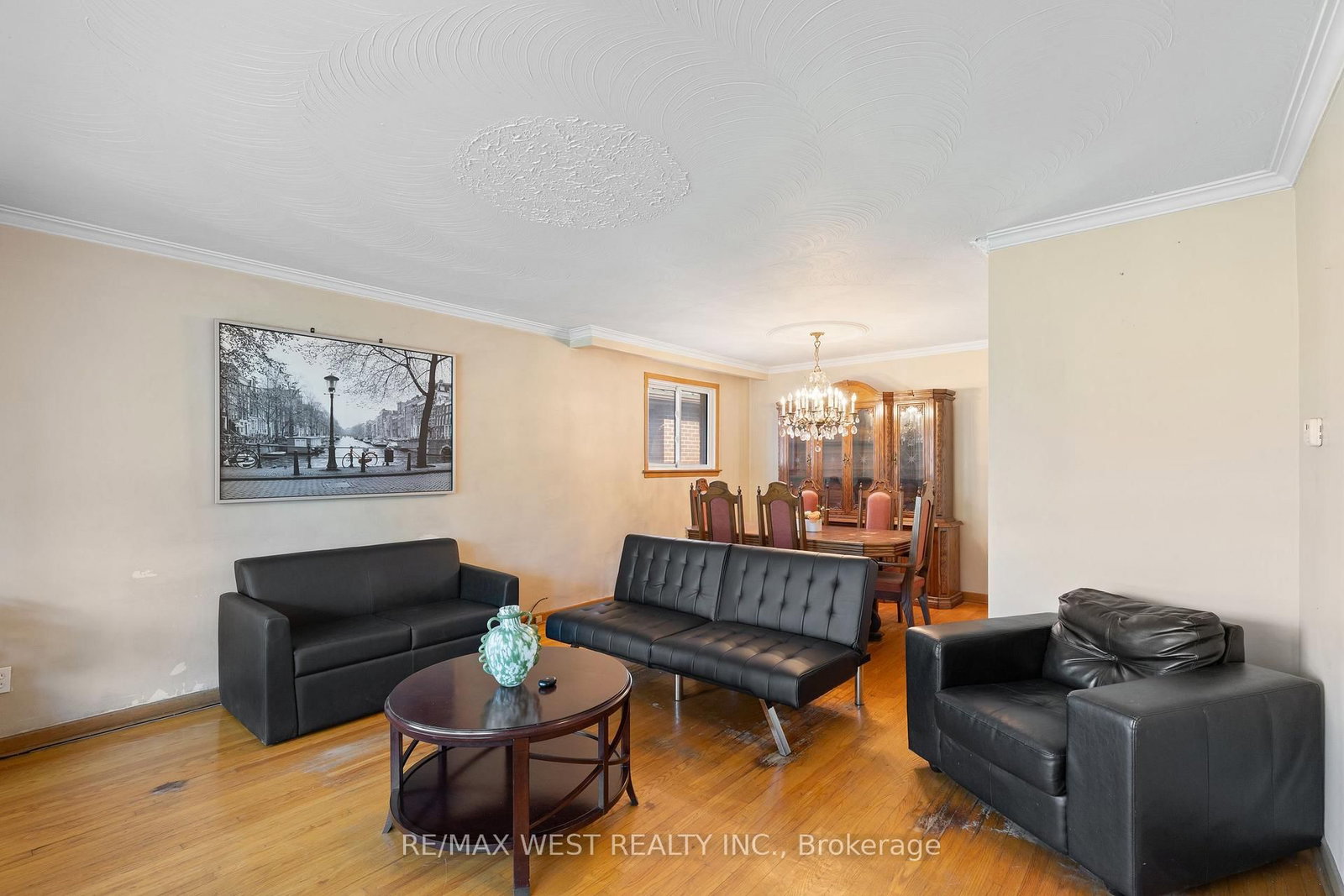 25 Apted Avenue • Toronto, ON photo 4