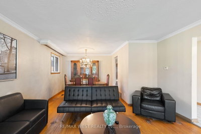 25 Apted Avenue • Toronto, ON photo 5