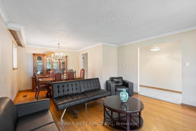 25 Apted Avenue • Toronto, ON photo 6